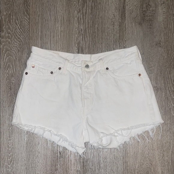 Levi's White Jean Shorts with Frayed Hem size 29 - Picture 1 of 9